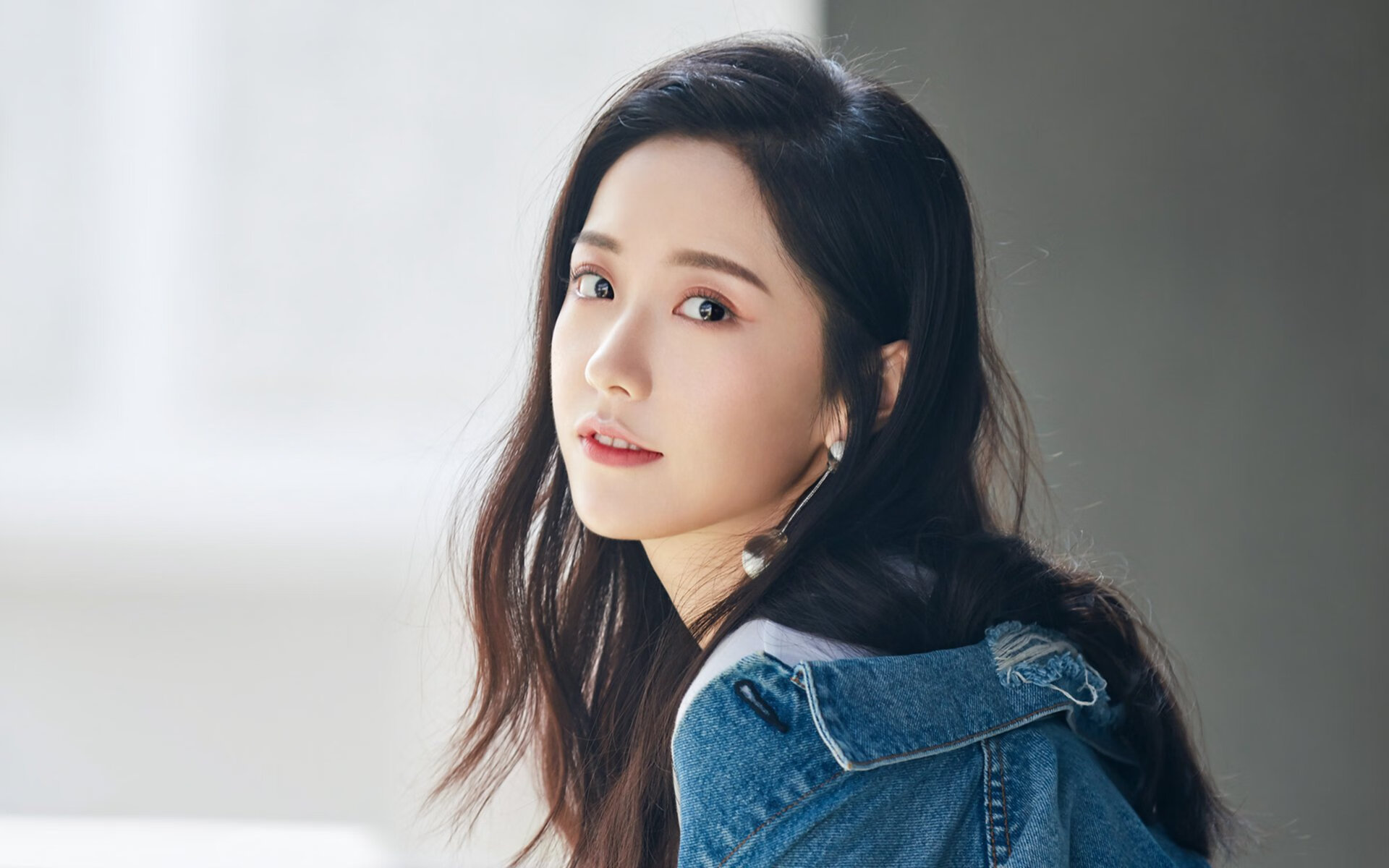 “极速追风:那些飞跃弯道的瞬间”,极速飞扬