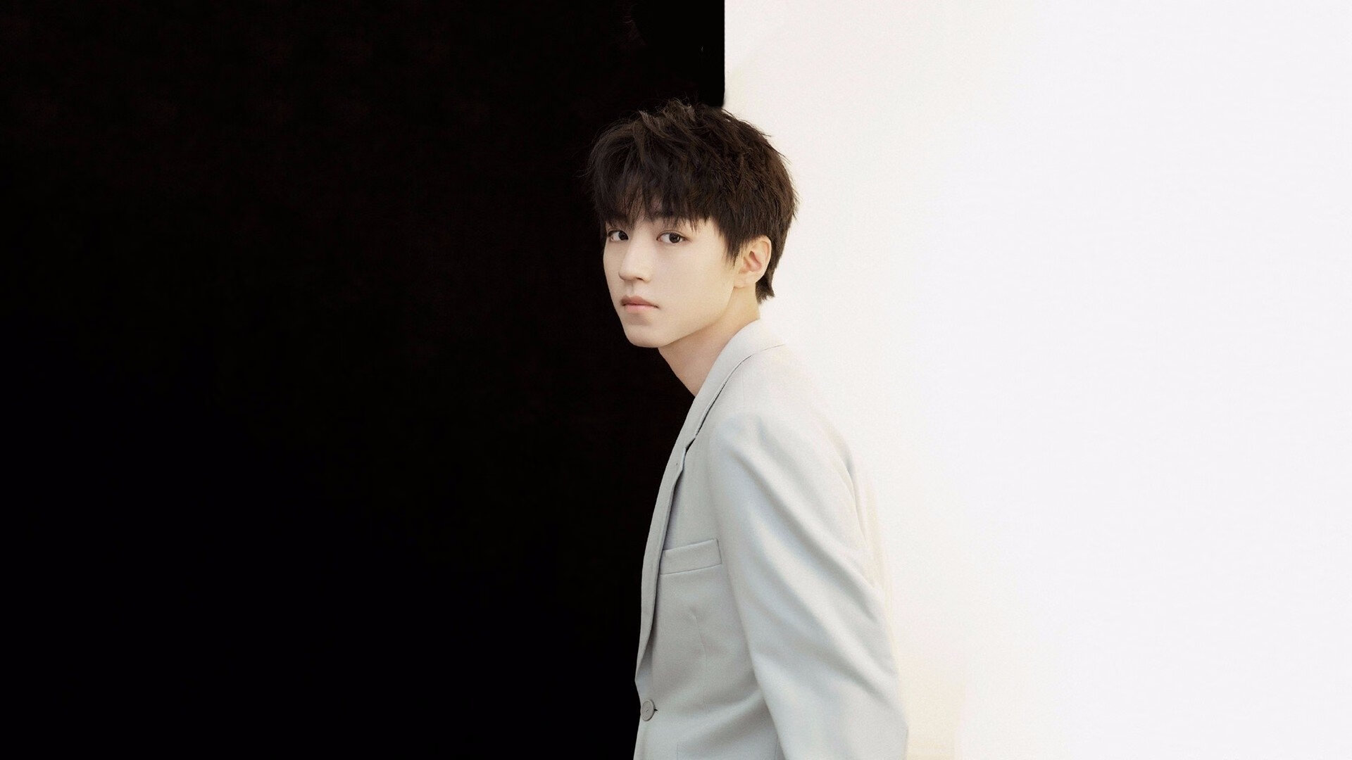 替补球员是否在关键比赛表现更专注稳定,替补球员应从什么位置入场