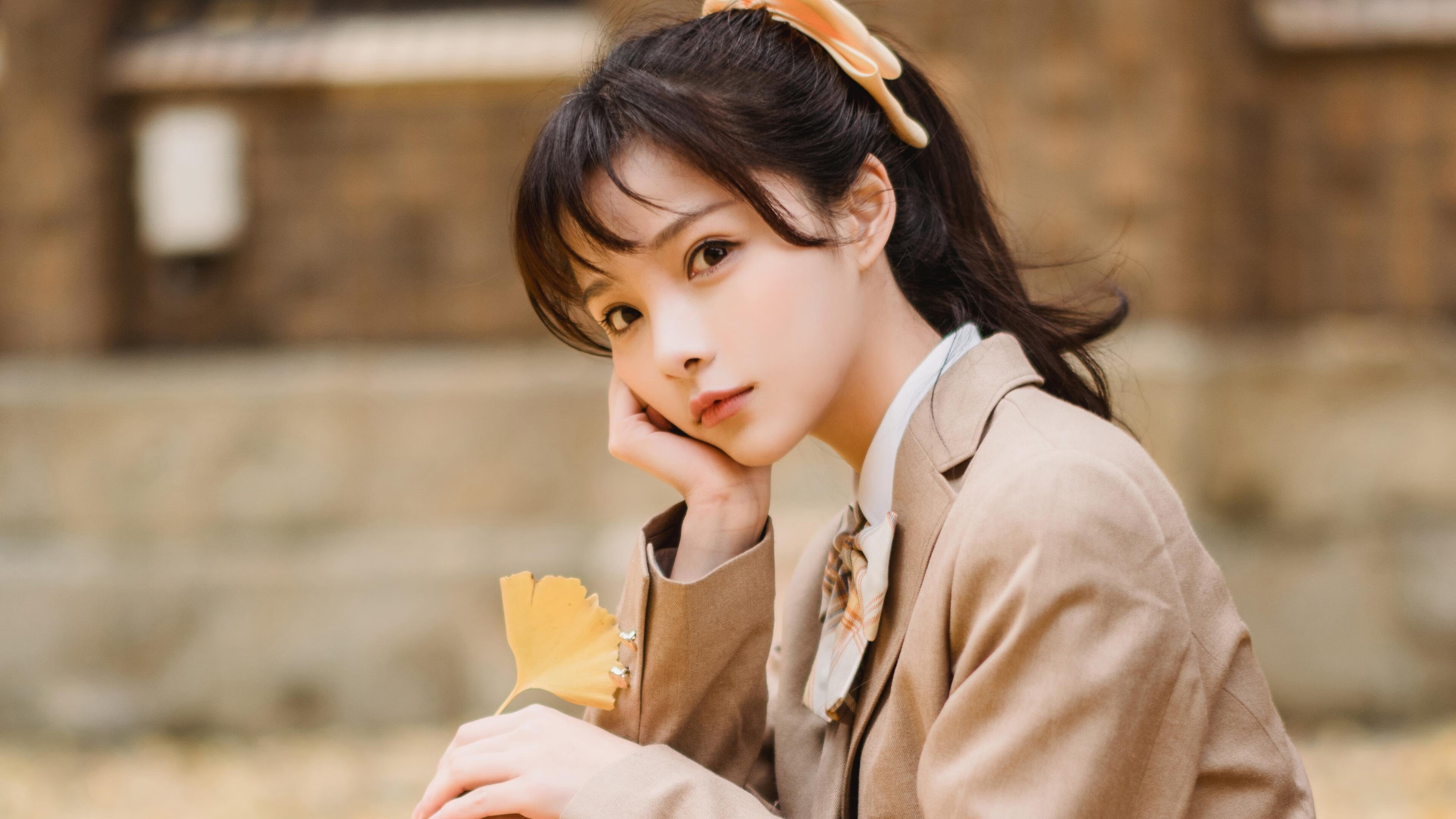 热门对决票房火爆，二级市场票价飙升引发讨论